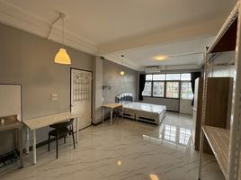 9 спален Здания целиком for rent in Бангкок, Dao Khanong, Тхон Бури, Бангкок