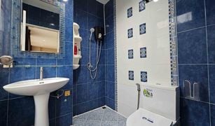 Таунхаус, 5 спальни на продажу в Chong Nonsi, Бангкок Baan Klang Krung Rama 3
