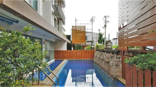 图片 1 of the Communal Pool at The Niche Sukhumvit 49