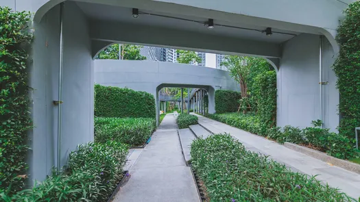 图片 1 of the Communal Garden Area at Ideo O2