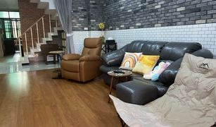3 Bedrooms Townhouse for sale in Bang Kho, Bangkok 