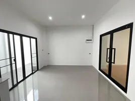 4 спален Таунхаус for sale in Бангкок, Phra Khanong Nuea, Щаттхана, Бангкок