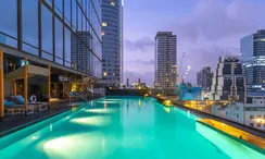 Fotos 3 of the สระว่ายน้ำ at The Ritz-Carlton Residences At MahaNakhon