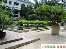 3 спален Кондо в аренду в Kiarti Thanee City Mansion, Khlong Toei Nuea