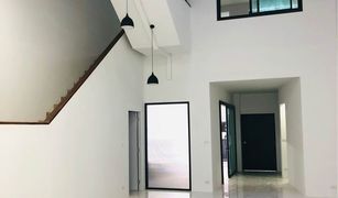 5 Bedrooms Townhouse for sale in Phra Khanong Nuea, Bangkok 