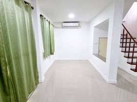 2 Schlafzimmer Reihenhaus zu verkaufen im Novo Ville Wongwaen-Lumlukka Klong 5, Bueng Kham Phroi
