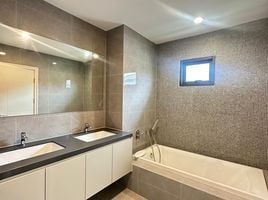 4 спален Дом в аренду в Lake Serene Rama 2, Bang Nam Chuet, Mueang Samut Sakhon, Samut Sakhon