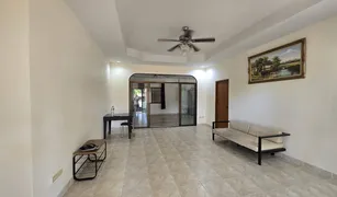 2 Bedrooms House for sale in Nong Prue, Pattaya Eakmongkol 4