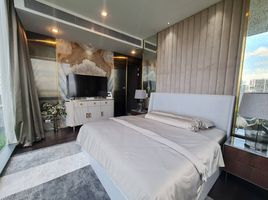 3 Bedroom Condo for rent at Muniq Langsuan, Lumphini