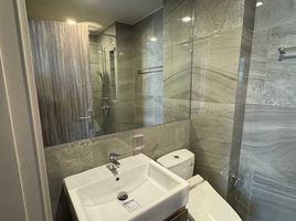 1 спален Кондо в аренду в Ideo Q Sukhumvit 36, Khlong Tan