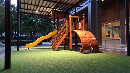 图片 1 of the Outdoor Kinderbereich at Lumpini Park Rama 9 - Ratchada