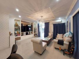 3 Bedroom Villa for rent at Leon Sukhumvit 62, Bang Chak, Phra Khanong