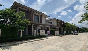 4 Bedrooms House for sale in Hua Mak, Bangkok Burasiri Krungthep Kreetha