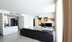 3 Bedrooms Condo for sale in Bang Lamphu Lang, Bangkok Watermark Chaophraya