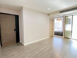 1 Bedroom Condo for rent at The Room Sathorn-TanonPun, Si Lom