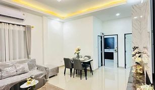 Дом, 3 спальни на продажу в Na Kluea, Паттайя Rattanakorn Village 18