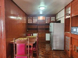 2 Schlafzimmer Appartement zu vermieten im Ratdamnoen Condominium, Wat Sommanat, Pom Prap Sattru Phai