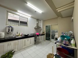 在Ngamcharoen 5出售的5 卧室 屋, Tha Kham, 曼坤天