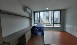 2 Bedrooms Apartment for sale in Khlong Tan, Bangkok Queens Park View