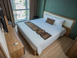 1 Schlafzimmer Wohnung zu vermieten im Ramada by Wyndham Ten Ekamai Residences, Phra Khanong Nuea, Watthana