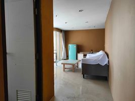1 Bedroom Apartment for sale at Sukhumvit Suite, Khlong Toei Nuea