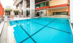 Фото 2 of the Communal Pool at Bandara Suites Silom