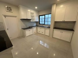 5 Bedroom House for rent at The City Bangna 2, Bang Phli Yai