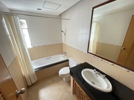 3 Schlafzimmer Wohnung zu vermieten im Esmeralda Apartments, Thung Mahamek