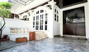 5 Bedrooms Townhouse for sale in Phra Khanong Nuea, Bangkok 