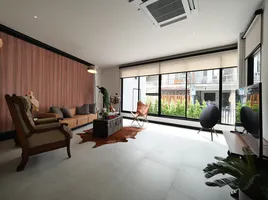 3 спален Таунхаус for rent in Щаттхана Бангкок, Khlong Tan Nuea