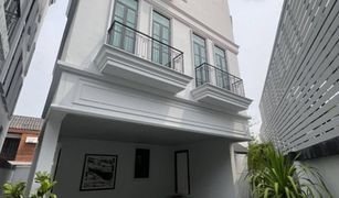5 chambres Maison a vendre à Phra Khanong Nuea, Bangkok Maison Blanche
