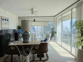2 спален Кондо в аренду в Lake Green Condominium, Khlong Toei