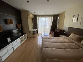 1 Schlafzimmer Appartement zu vermieten im Nantiruj Tower, Khlong Toei