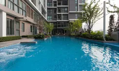 Фото 2 of the Communal Pool at Ideo Mobi Rama 9