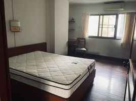 3 Bedroom Condo for rent at Crystal Ville Court Sukhumvit, Khlong Toei Nuea