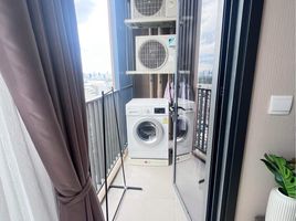 1 Schlafzimmer Appartement zu vermieten im Oka Haus, Khlong Tan