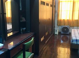 3 Schlafzimmer Reihenhaus zu vermieten in Khlong Toei MRT, Khlong Toei, Khlong Toei