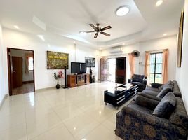 3 Schlafzimmer Villa zu vermieten im Eakmongkol 3, Nong Prue