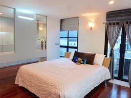 2 Schlafzimmer Wohnung zu vermieten im Silom Terrace, Si Lom