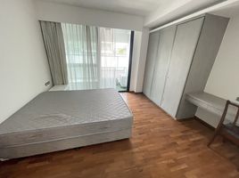 4 Schlafzimmer Appartement zu vermieten im Praphai House, Thung Mahamek