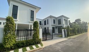 曼谷 Sala Thammasop Niyham Boromratchachonnani 5 卧室 屋 售 