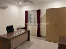 4 Bedroom Apartment for sale at Beautiful 4 bedroom apartment newly renovated, Phsar Kandal Ti Pir, Doun Penh