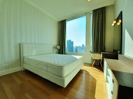 3 спален Кондо в аренду в Royce Private Residences, Khlong Toei Nuea