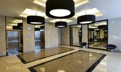 图片 2 of the Reception / Lobby Area at The Royal Maneeya
