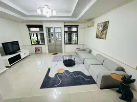 บ้านเดี่ยว 4 ห้องนอน ให้เช่า ในทำเล คลองเตย, กรุงเทพมหานคร, คลองเตย, คลองเตย