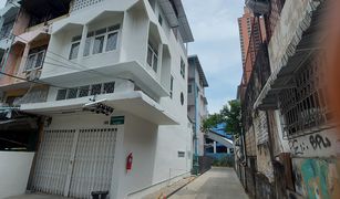 2 Bedrooms Townhouse for sale in Khlong Toei, Bangkok 