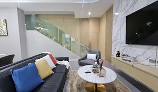 芭提雅 农保诚 4 卧室 屋 售 