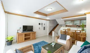 3 Schlafzimmern Reihenhaus zu verkaufen in Chang Phueak, Chiang Mai 