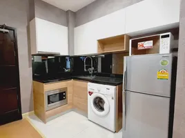 2 спален Кондо на продажу в Le Luk Condominium, Phra Khanong Nuea