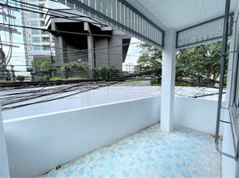 2 Bedroom Townhouse for rent in Mahanakhon Skywalk, Si Lom, Si Lom